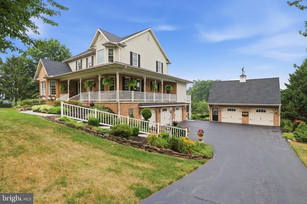 1709 COUNTRY MANOR York, PA 17408