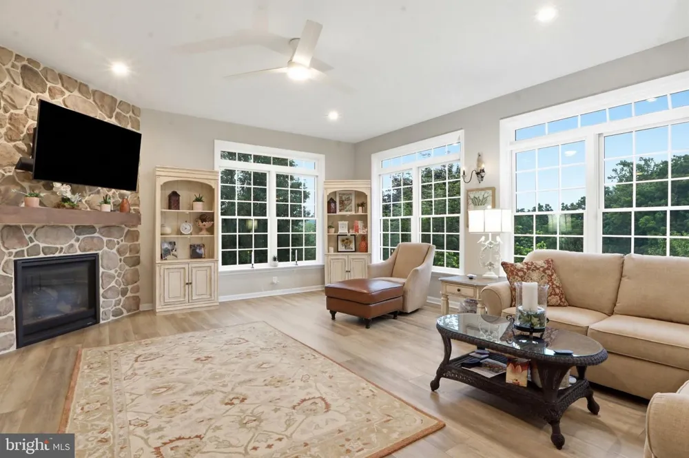 1709 COUNTRY MANOR York, PA 17408
