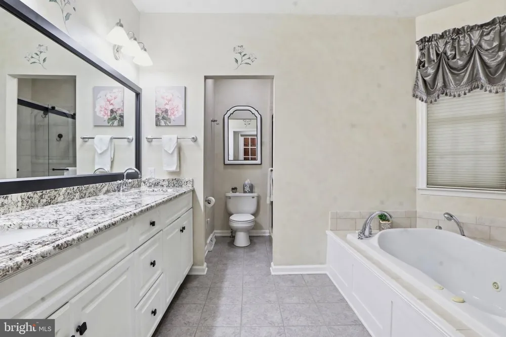 1709 COUNTRY MANOR York, PA 17408