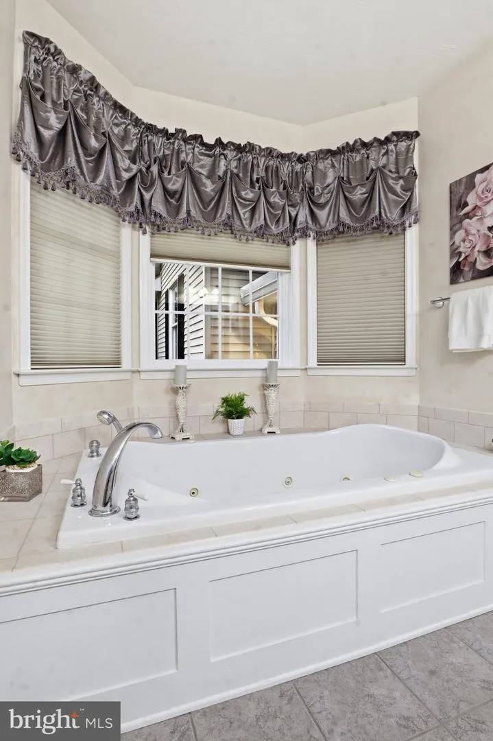 1709 COUNTRY MANOR York, PA 17408