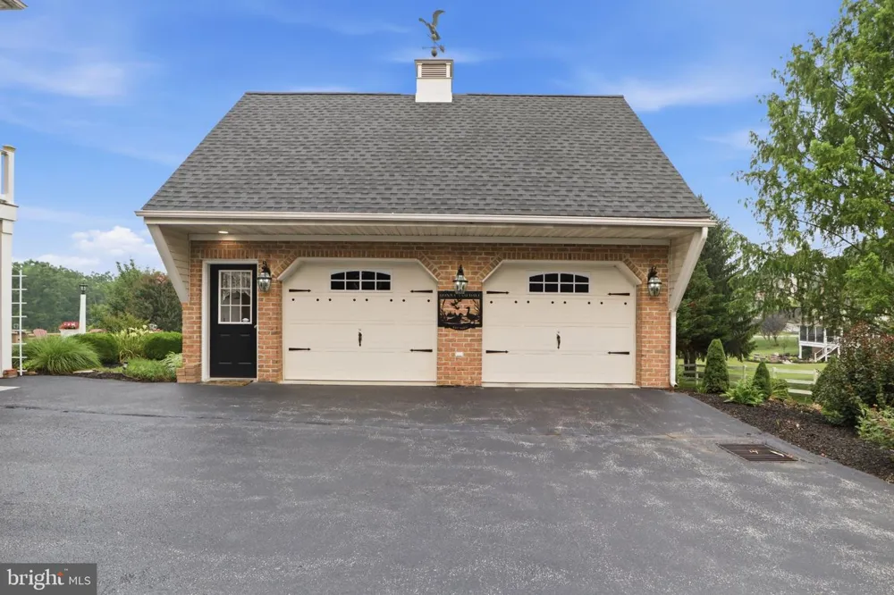 1709 COUNTRY MANOR York, PA 17408
