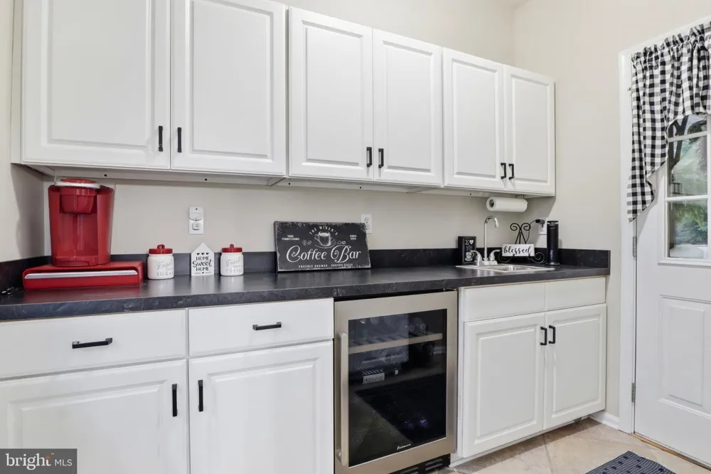 1709 COUNTRY MANOR York, PA 17408