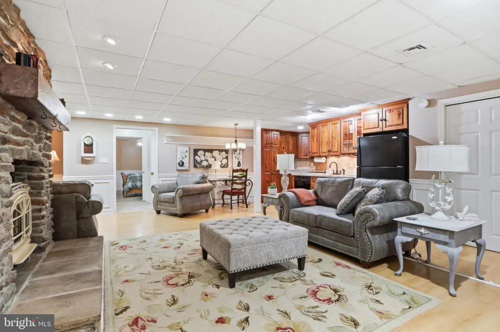 1709 COUNTRY MANOR York, PA 17408