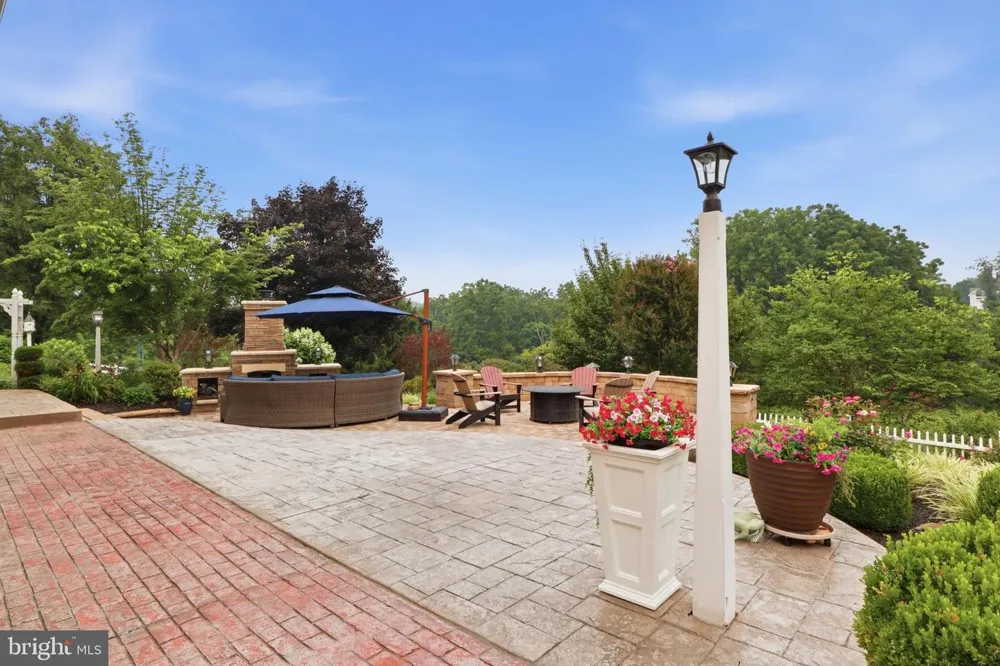 1709 COUNTRY MANOR York, PA 17408
