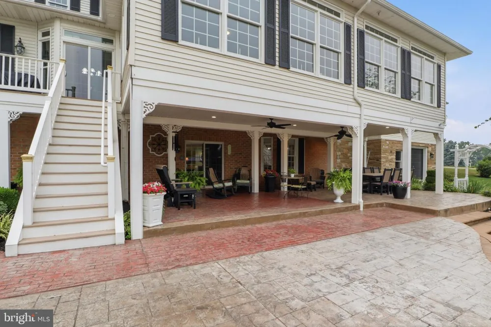 1709 COUNTRY MANOR York, PA 17408