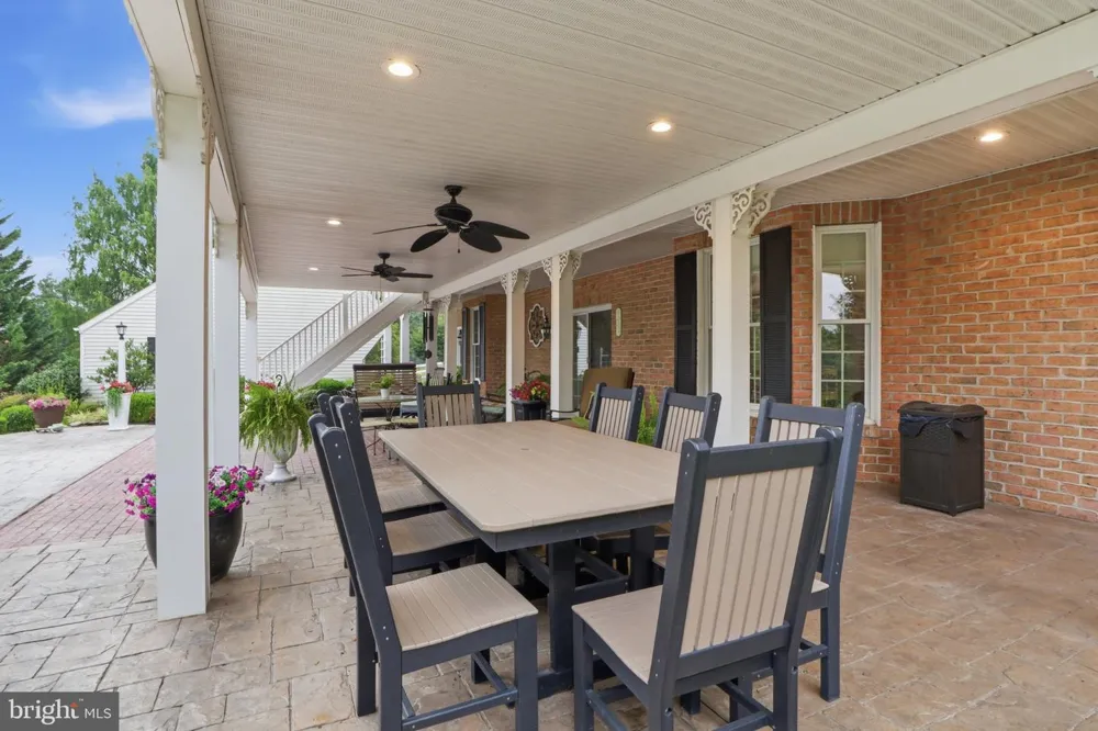 1709 COUNTRY MANOR York, PA 17408