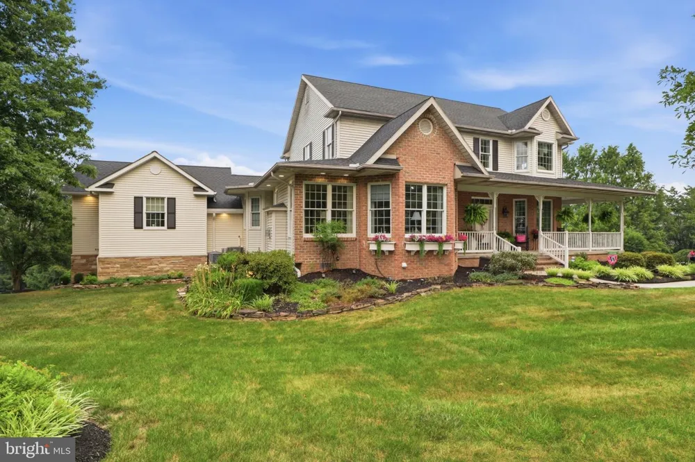 1709 COUNTRY MANOR York, PA 17408