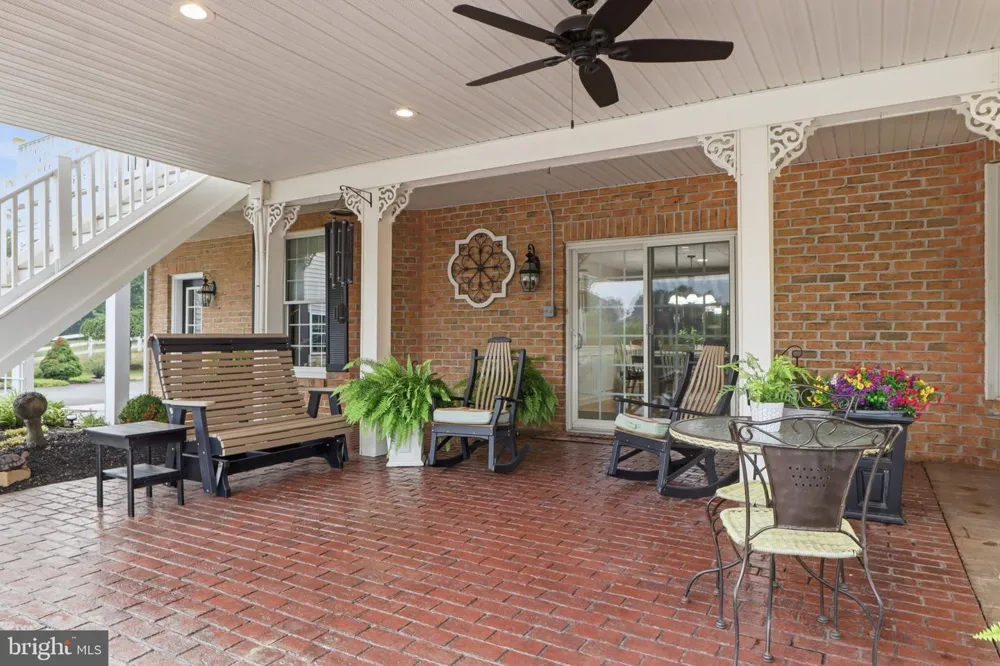 1709 COUNTRY MANOR York, PA 17408