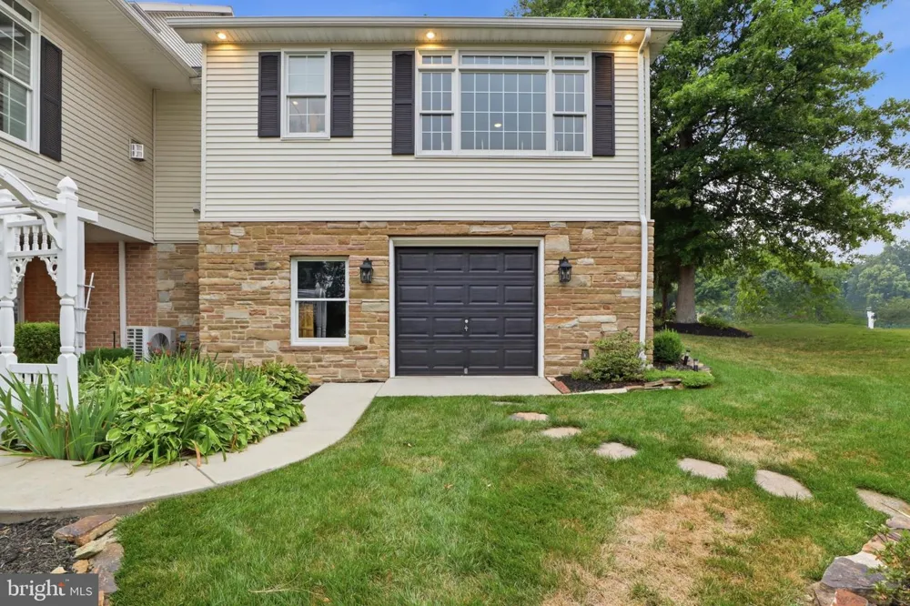 1709 COUNTRY MANOR York, PA 17408