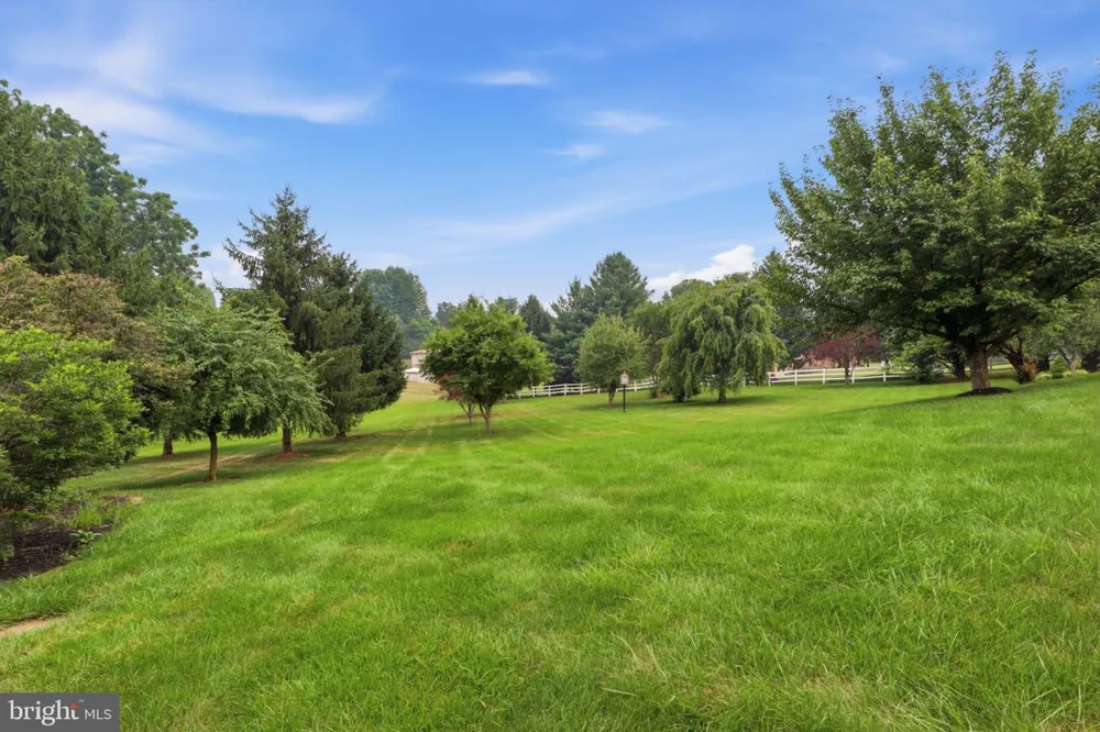1709 COUNTRY MANOR York, PA 17408