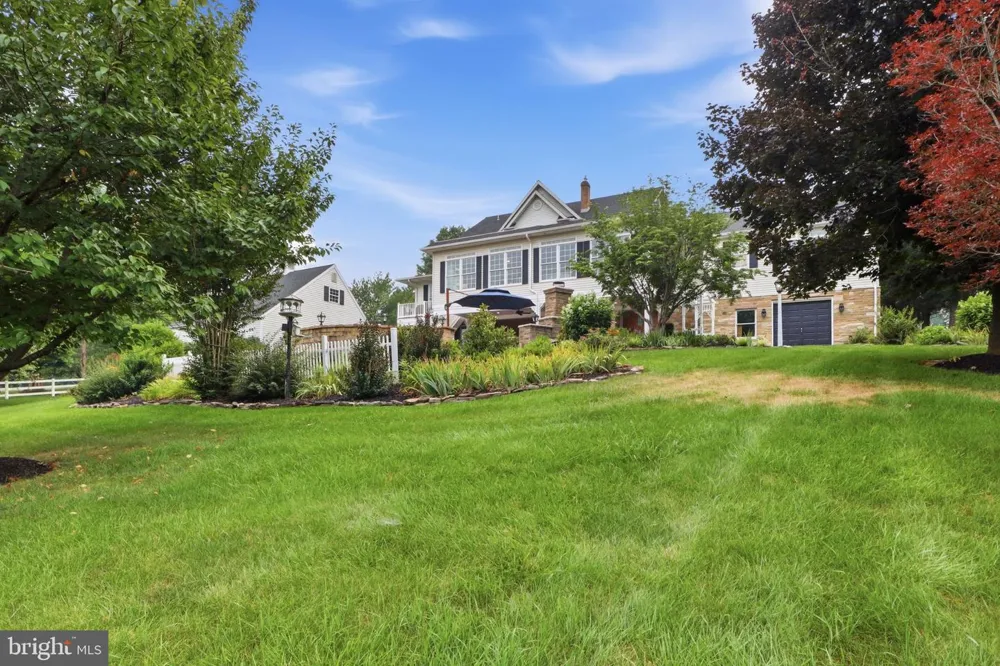 1709 COUNTRY MANOR York, PA 17408
