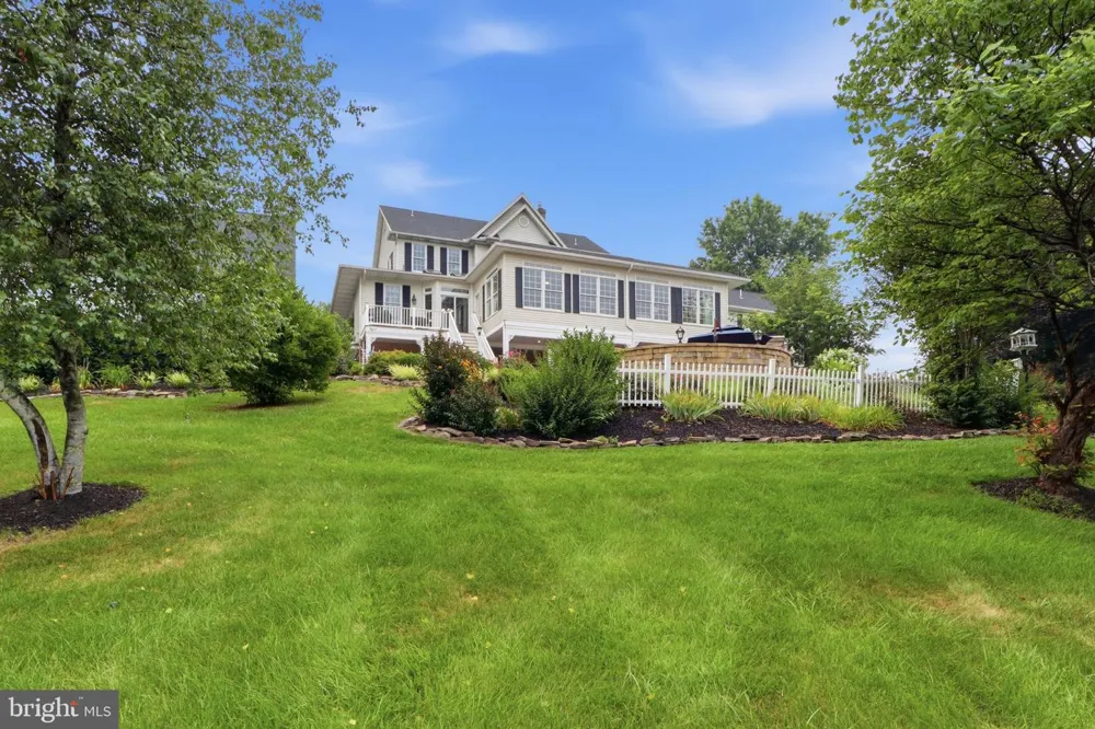 1709 COUNTRY MANOR York, PA 17408