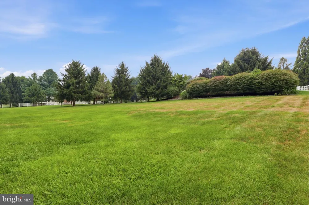 1709 COUNTRY MANOR York, PA 17408