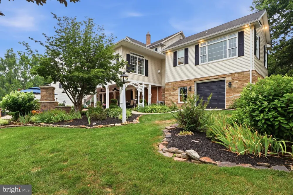 1709 COUNTRY MANOR York, PA 17408