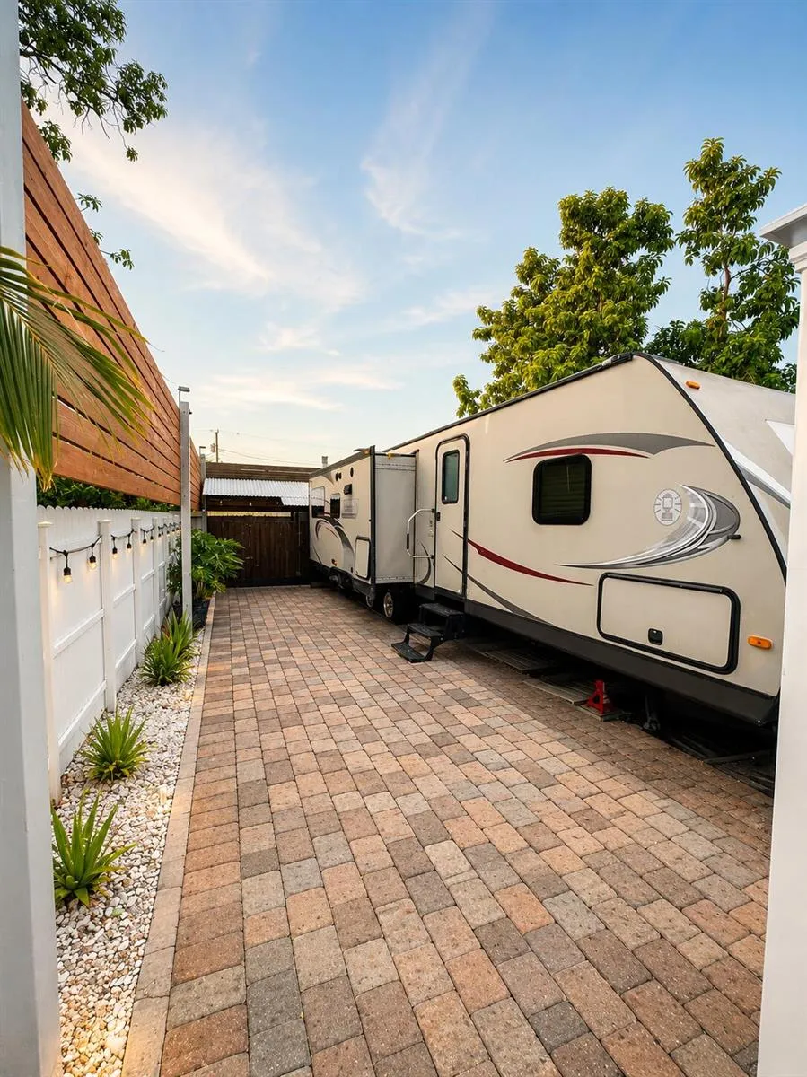 1905 S FLORIDA MANGO ROAD West Palm Beach, FL 33406