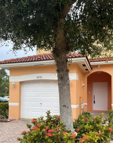 4987 SE Mariner Garden Circle SE