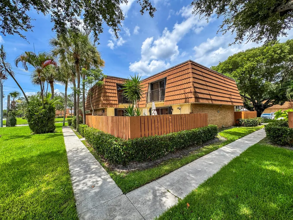 187 Charter Way West Palm Beach, FL 33407