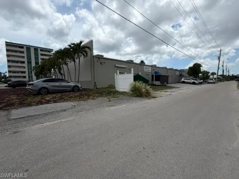 447 Cape Coral Parkway E
