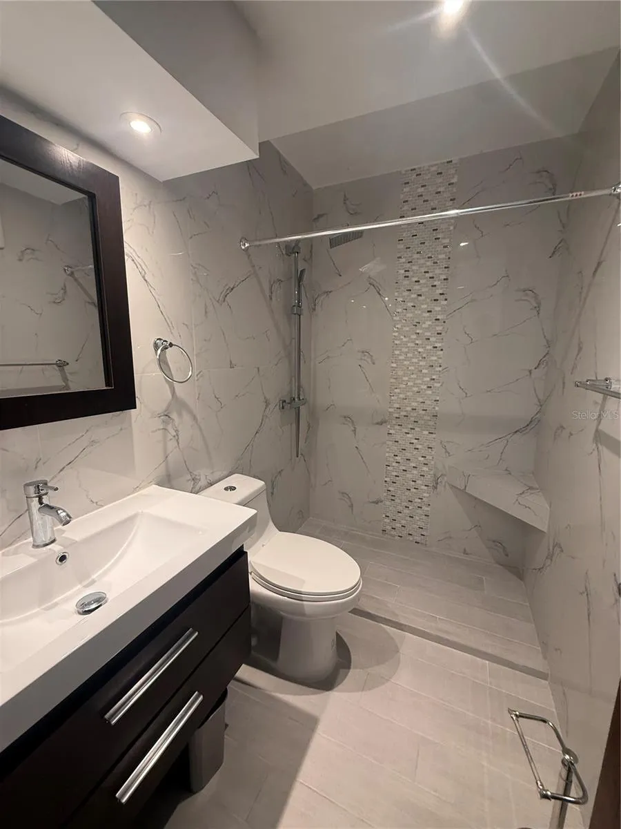 109 CALLE PLUMOSO REAL #E212 Guaynabo, PR 00966