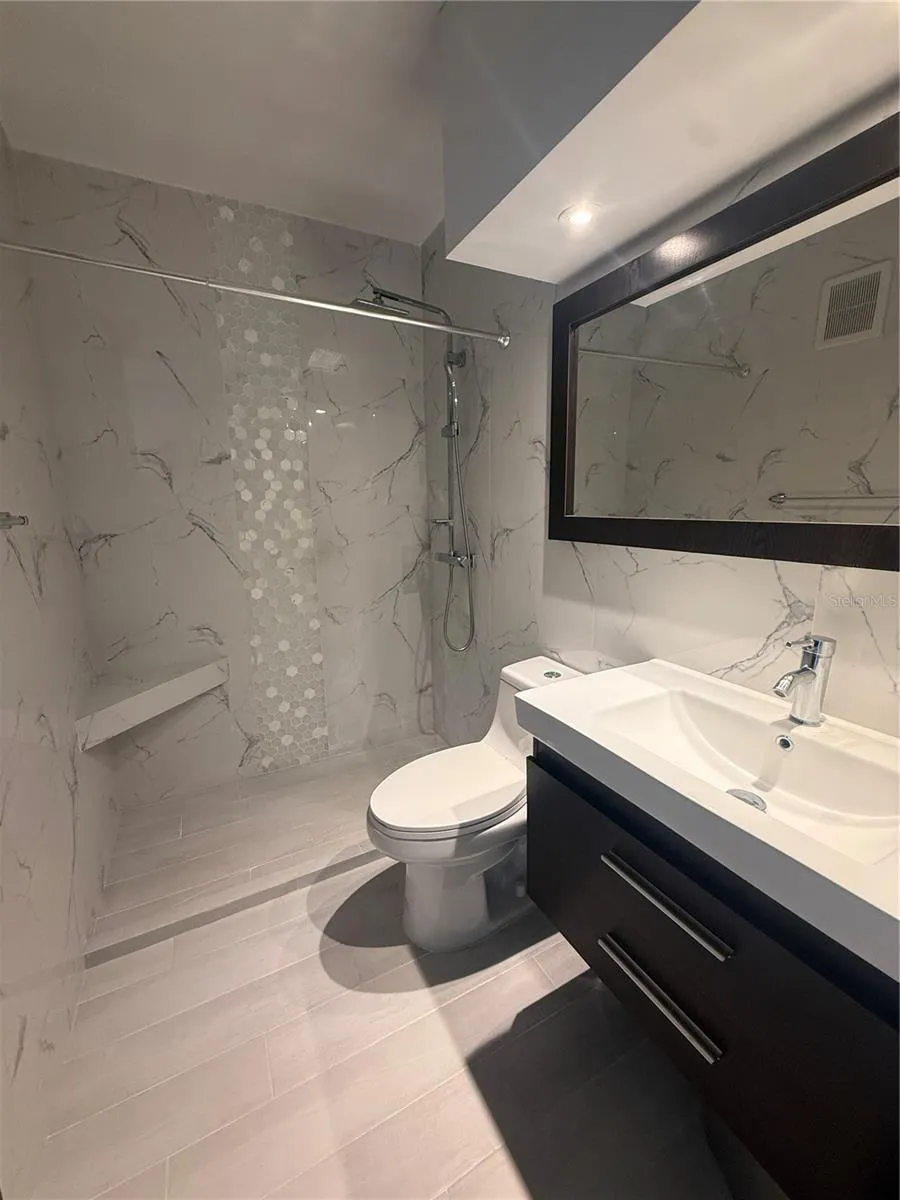 109 CALLE PLUMOSO REAL #E212 Guaynabo, PR 00966
