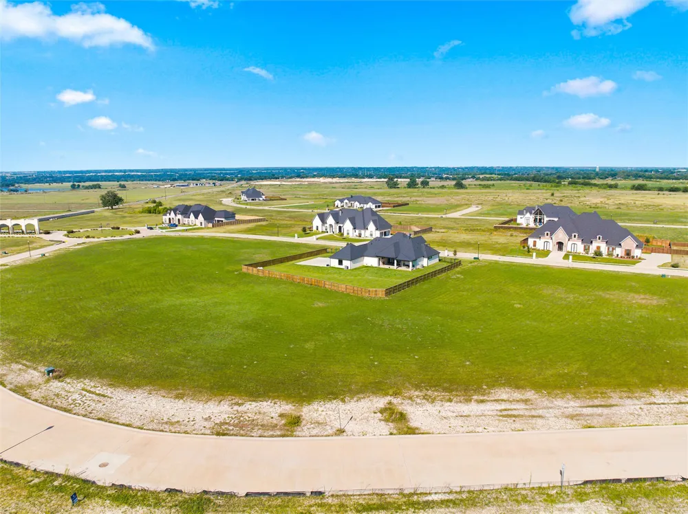 121 Yellow Rose Street Lorena, TX 76655