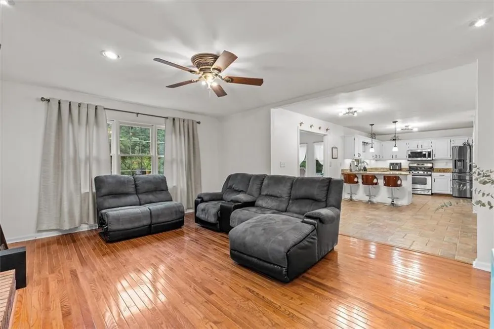 327 Swan Drive Hiram, GA 30141