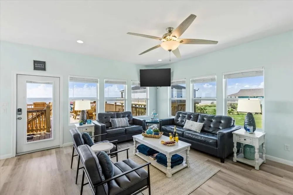 988 Jean Street Gilchrist, TX 77617