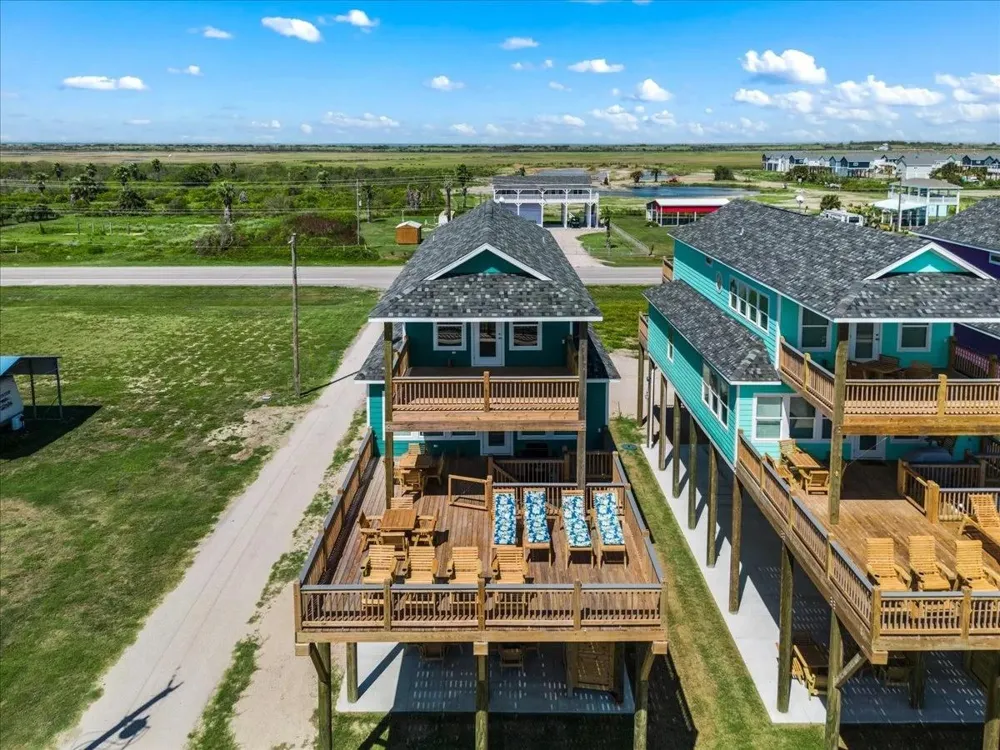 988 Jean Street Gilchrist, TX 77617