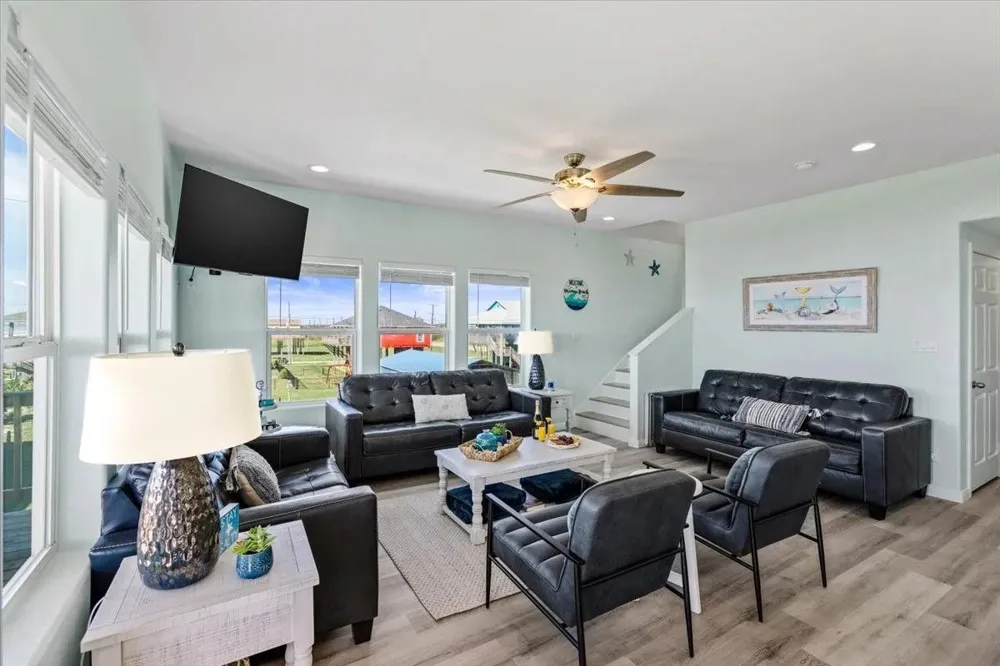 988 Jean Street Gilchrist, TX 77617