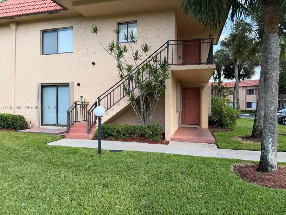 178 Lakeview Dr #101 Weston, FL 33326
