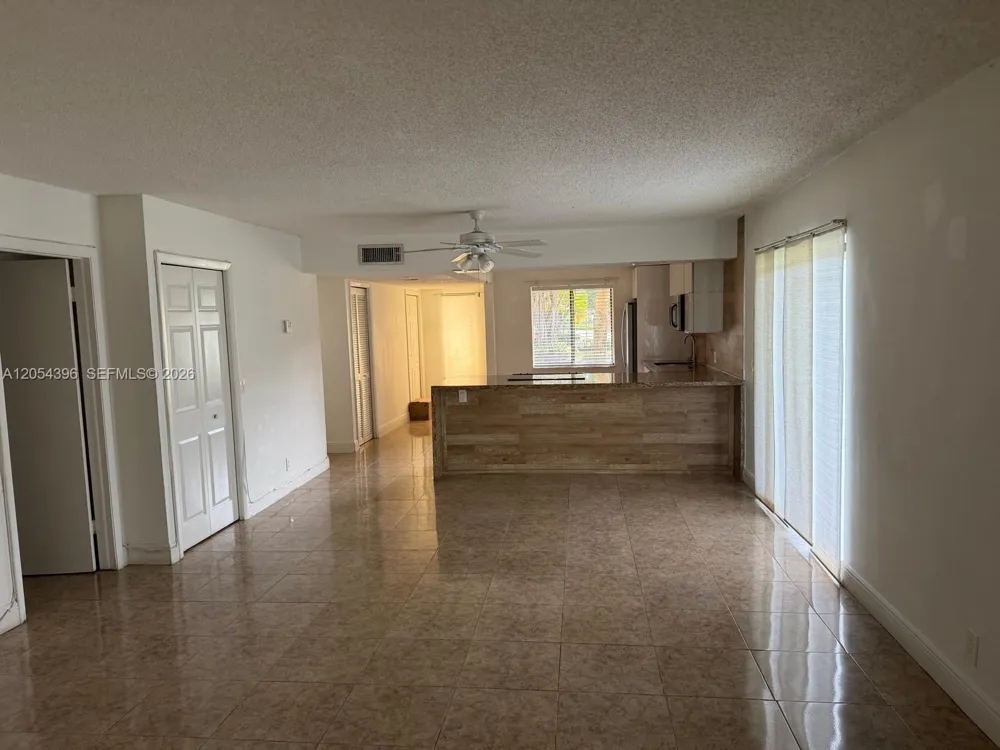 178 Lakeview Dr #101 Weston, FL 33326