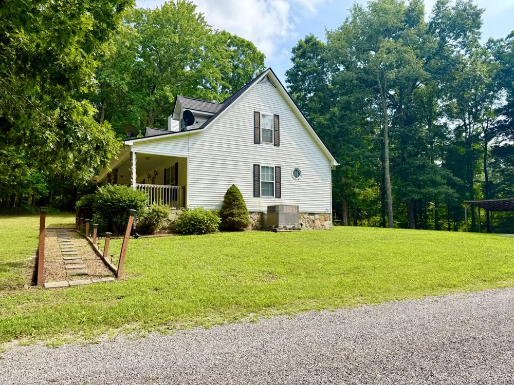 8770 Harrison Ferry Rd McMinnville, TN 37110