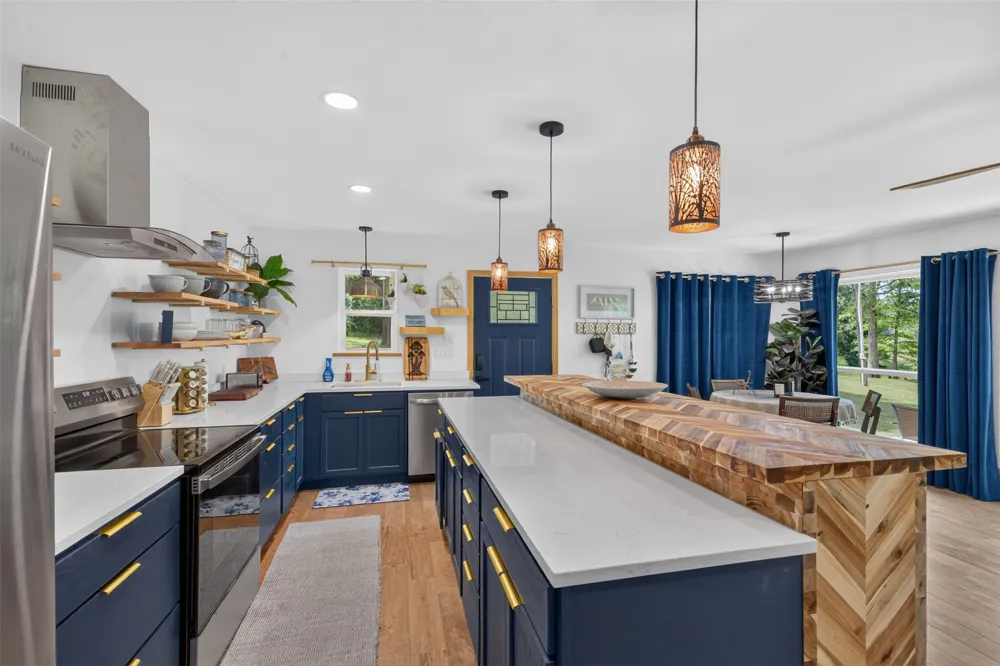 10021 Highway 1 Mooringsport, LA 71060