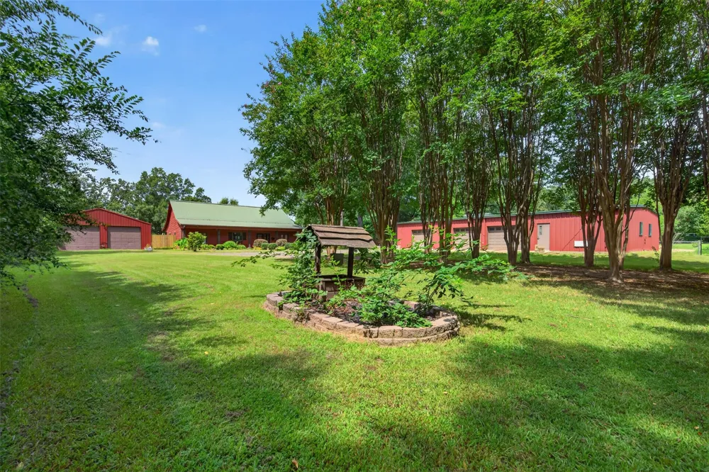 10021 Highway 1 Mooringsport, LA 71060