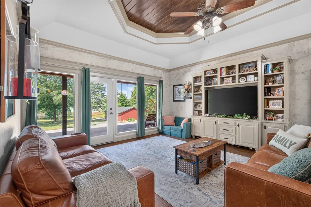 10021 Highway 1 Mooringsport, LA 71060