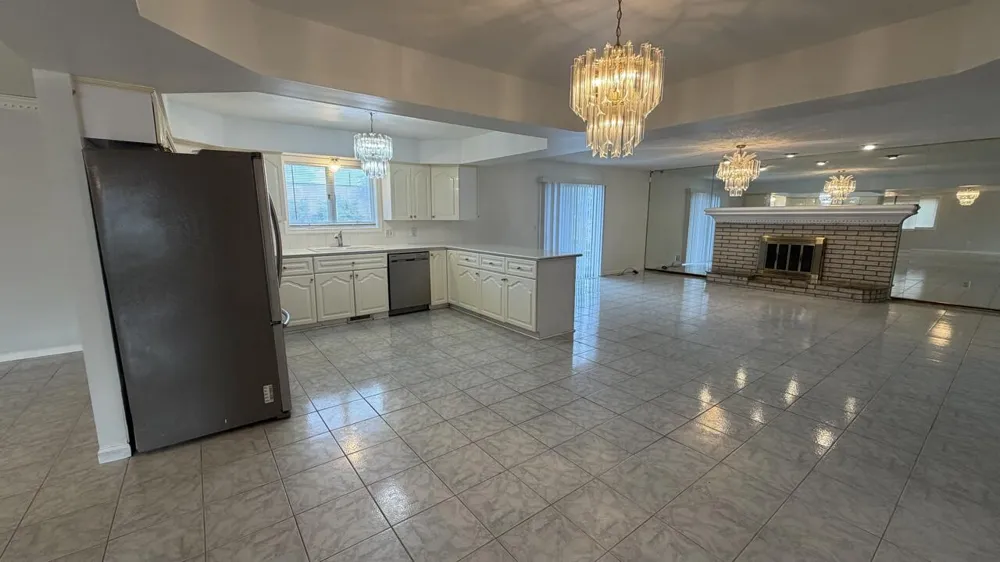 36868 Melbourne Drive Sterling Heights, MI 48312