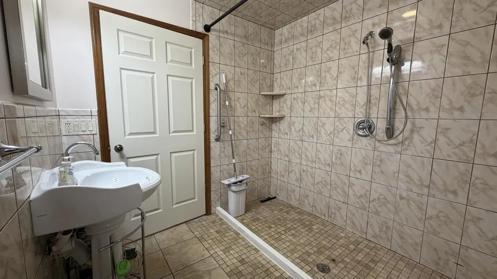 36868 Melbourne Drive Sterling Heights, MI 48312