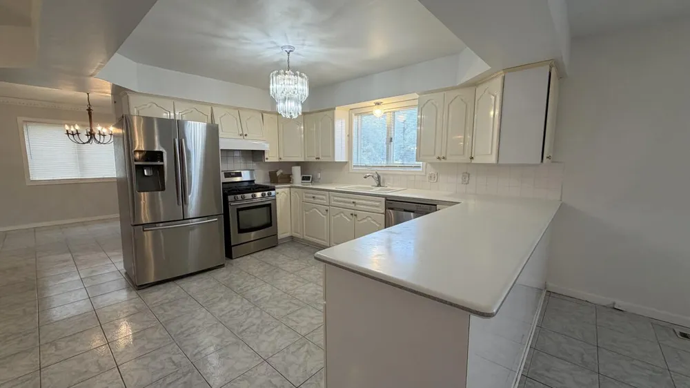 36868 Melbourne Drive Sterling Heights, MI 48312