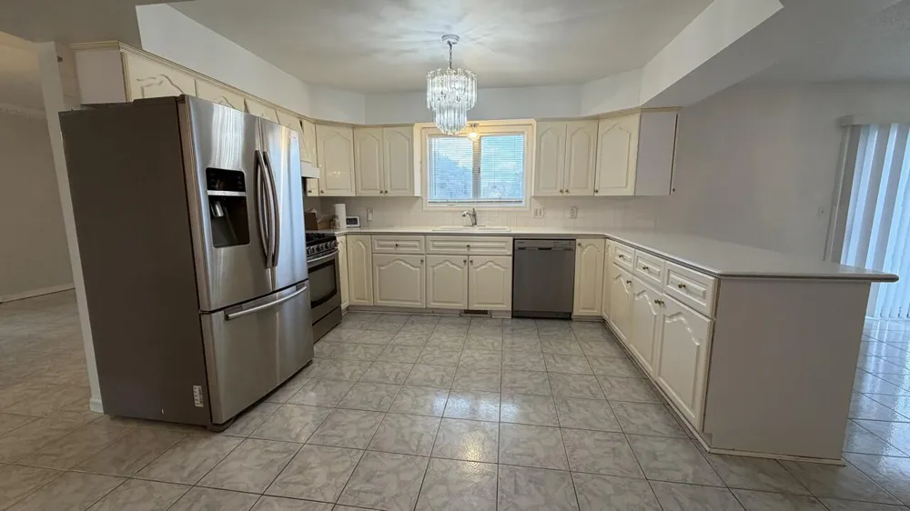 36868 Melbourne Drive Sterling Heights, MI 48312