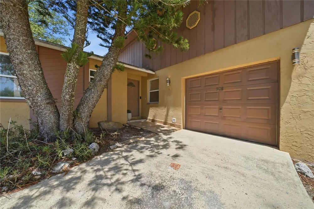 906 CARLTON ROAD Tarpon Springs, FL 34689