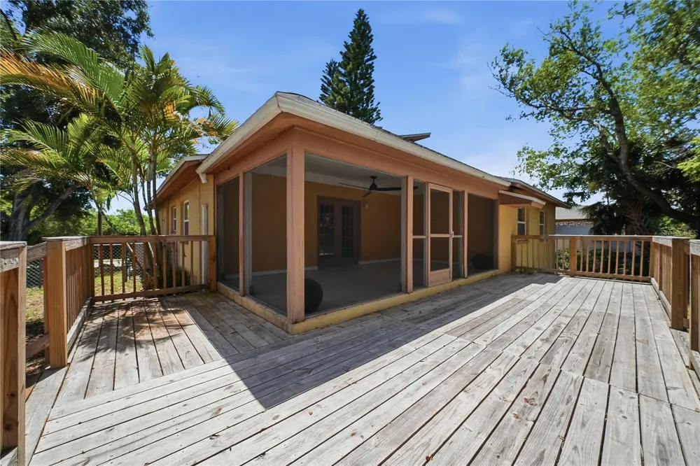 906 CARLTON ROAD Tarpon Springs, FL 34689
