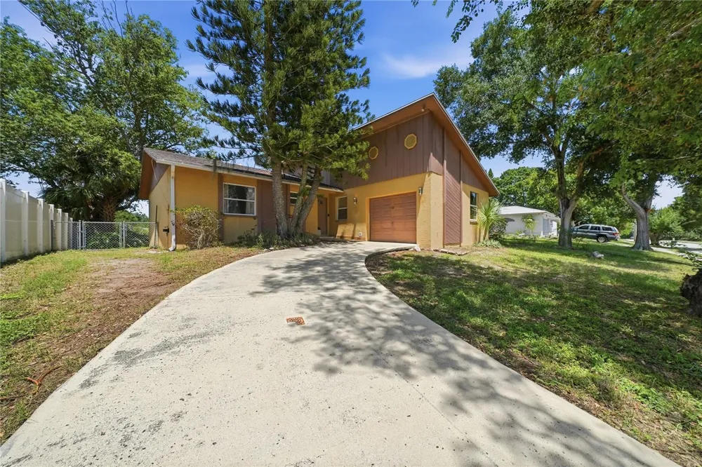 906 CARLTON ROAD Tarpon Springs, FL 34689