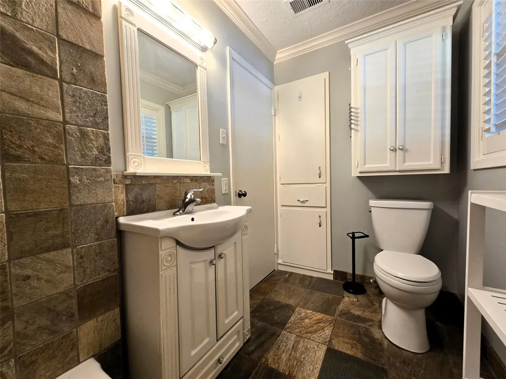 2527 Willowby Drive Houston, TX 77008