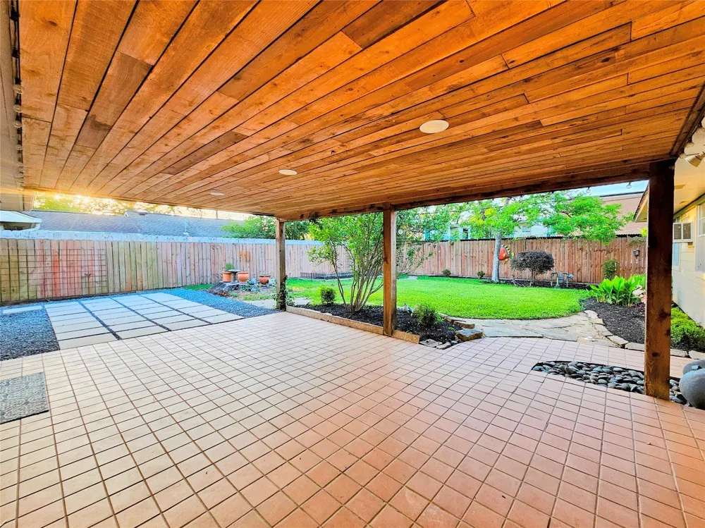 2527 Willowby Drive Houston, TX 77008