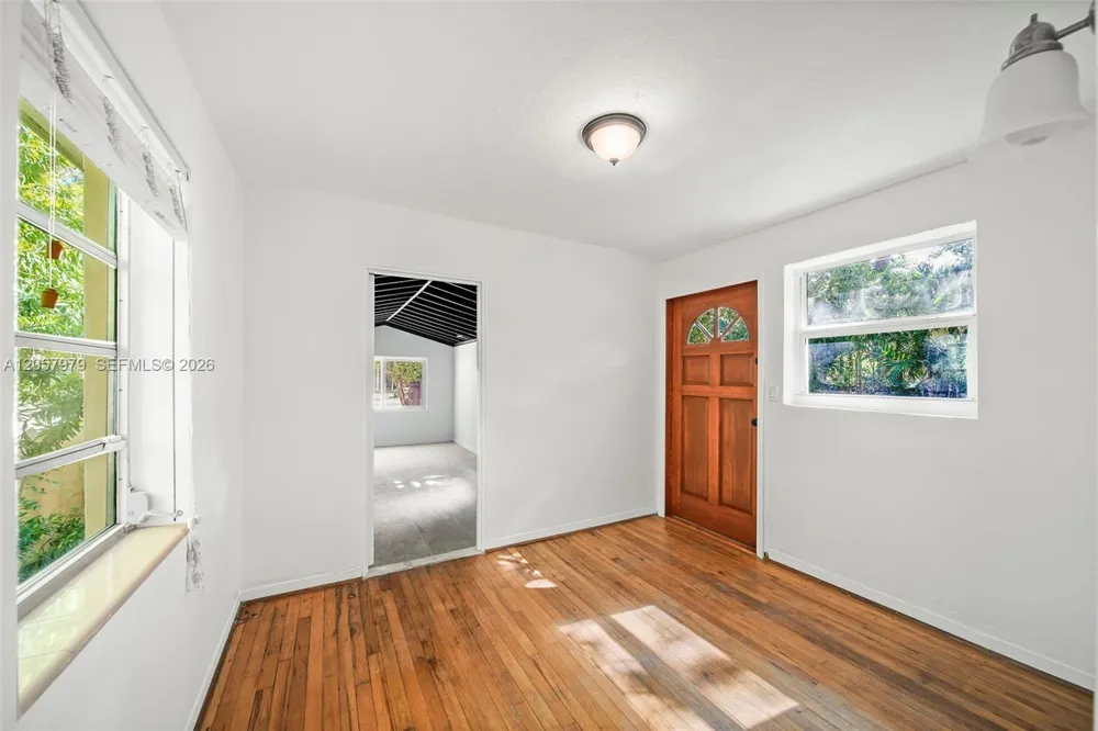 5842 Alton Rd Miami Beach, FL 33140