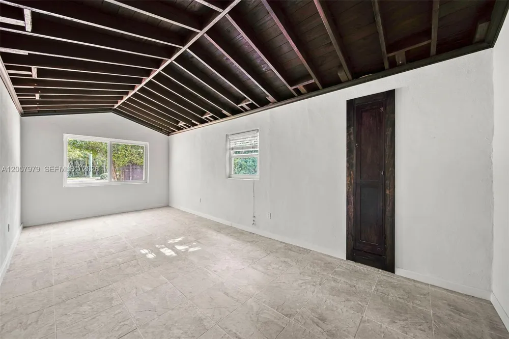 5842 Alton Rd Miami Beach, FL 33140