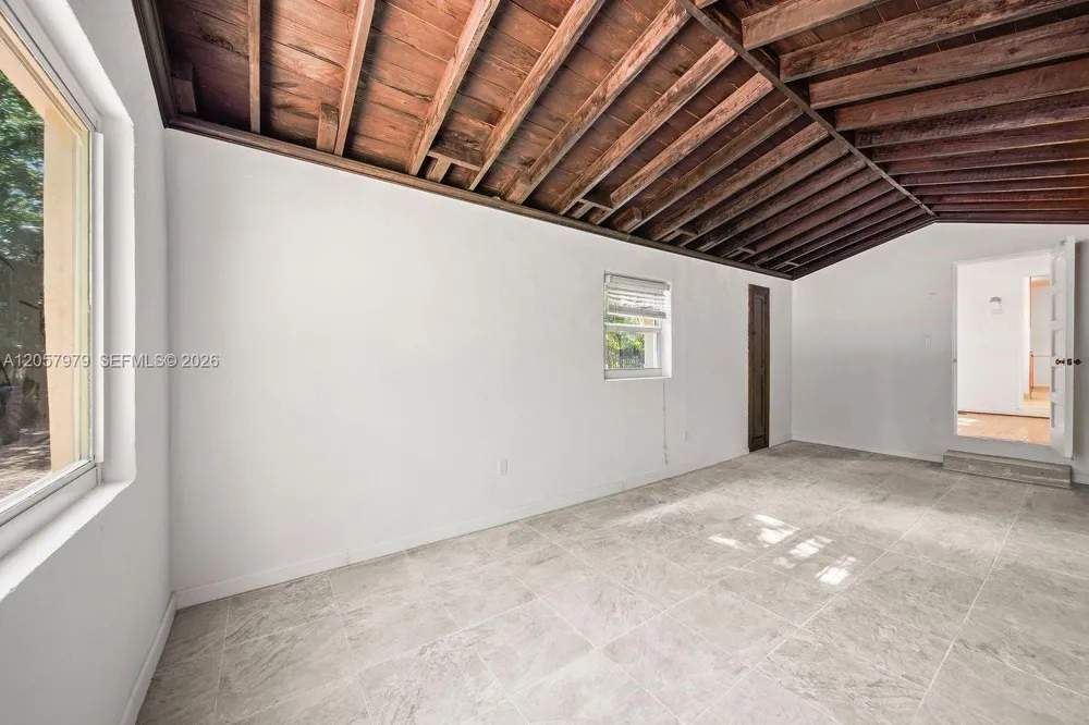 5842 Alton Rd Miami Beach, FL 33140