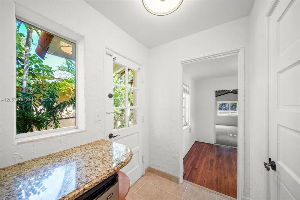 5842 Alton Rd Miami Beach, FL 33140