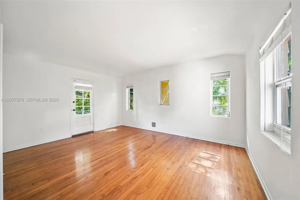 5842 Alton Rd Miami Beach, FL 33140