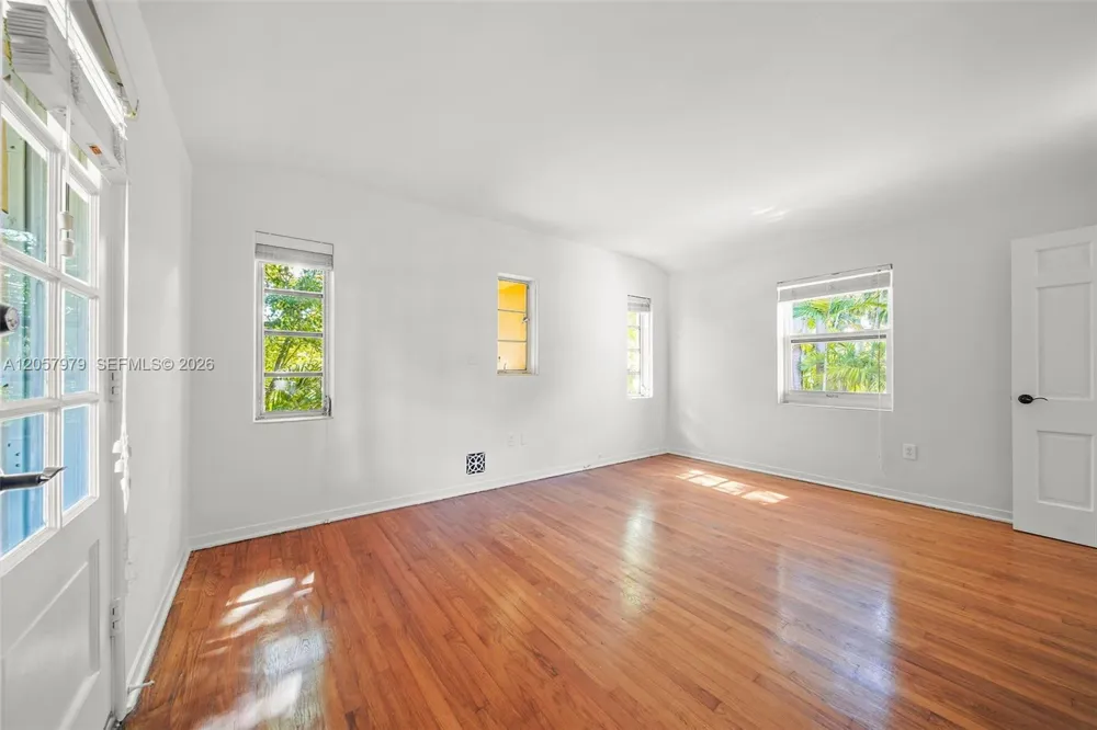 5842 Alton Rd Miami Beach, FL 33140